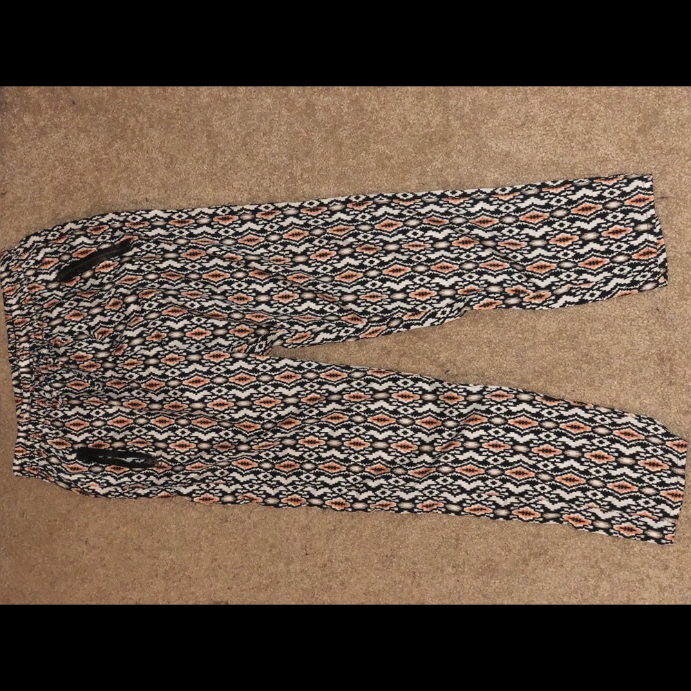 Trousers with zipper detailing